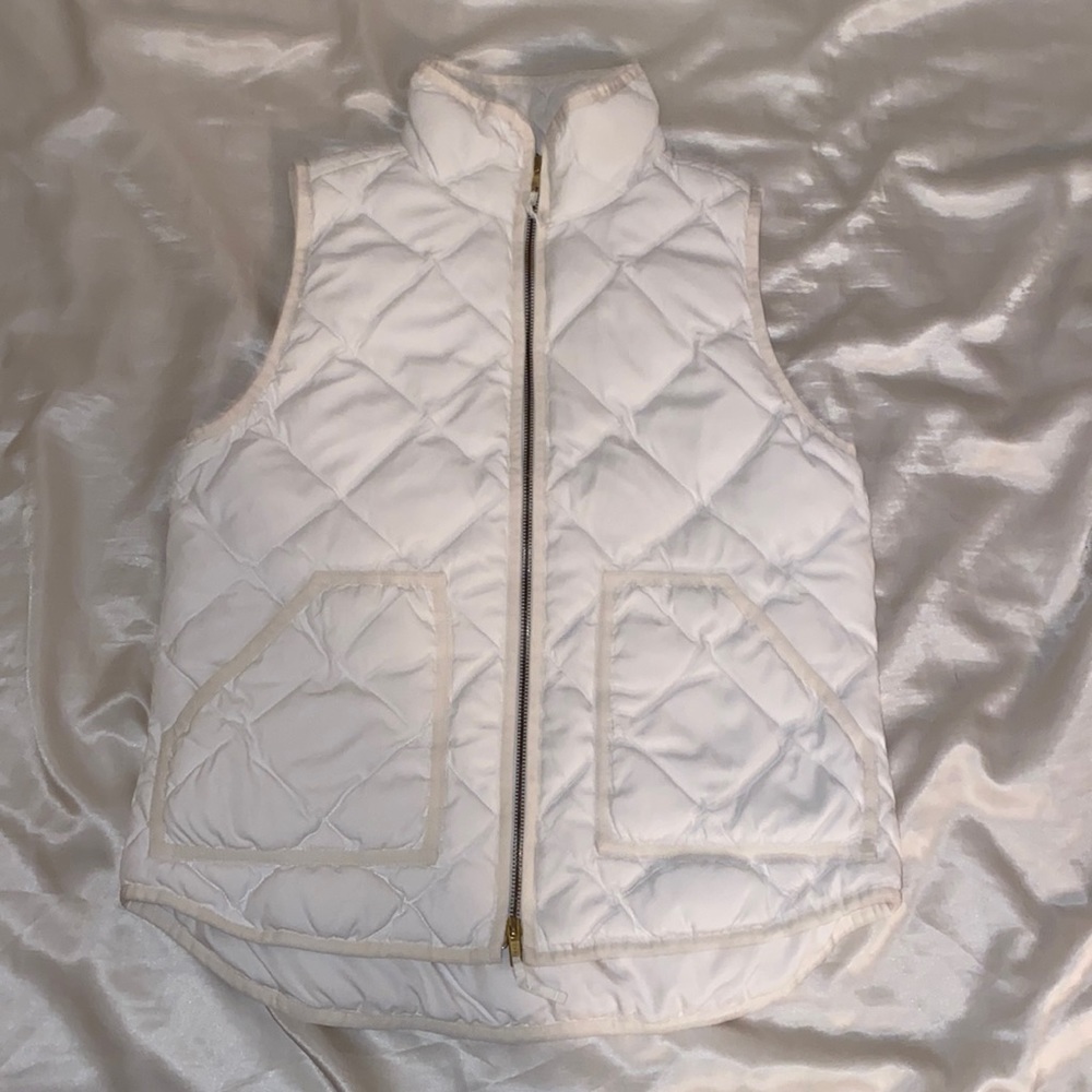 WHITE PUFFER VEST